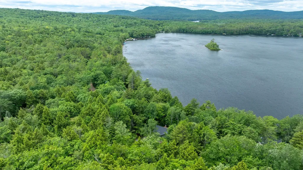 147 Spring Valley Road Raymond ME 04071