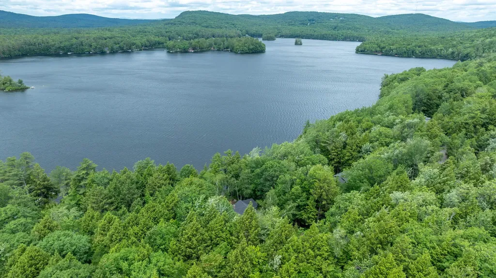 147 Spring Valley Road Raymond ME 04071