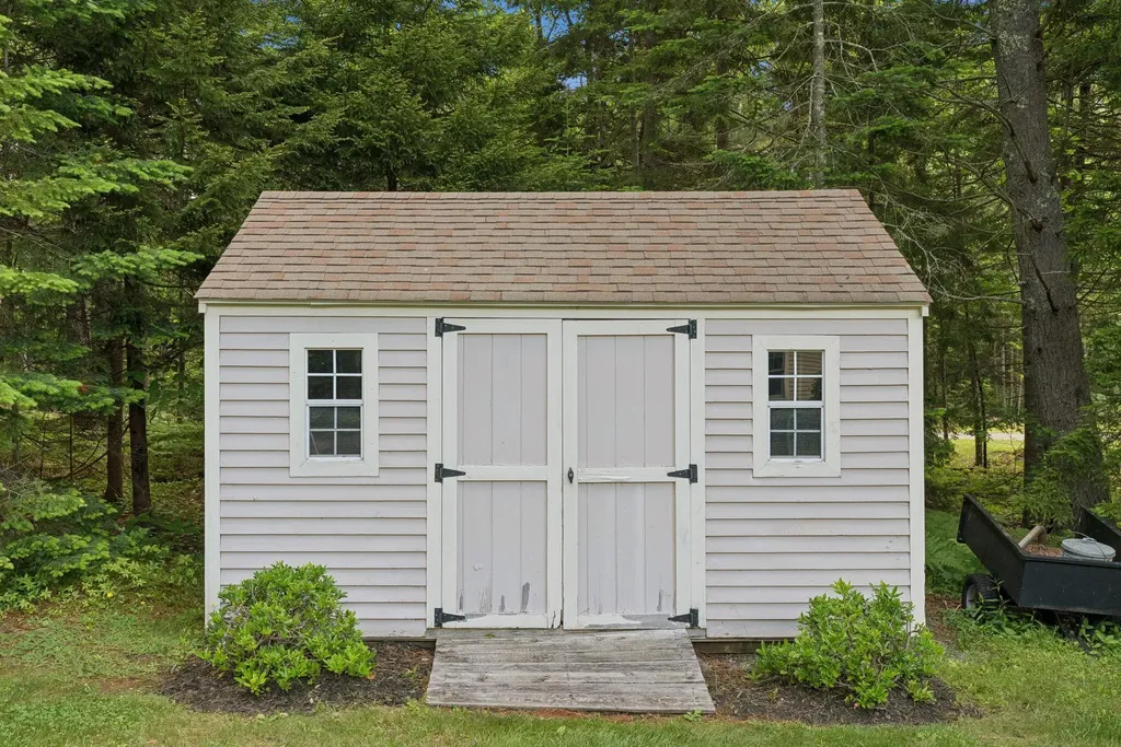 61 Crestview Lane Brunswick ME 04011