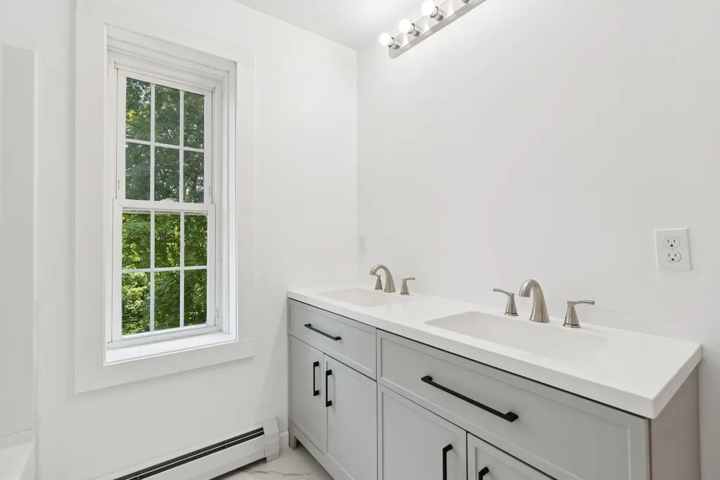 1097 Washington Street Bath ME 04530