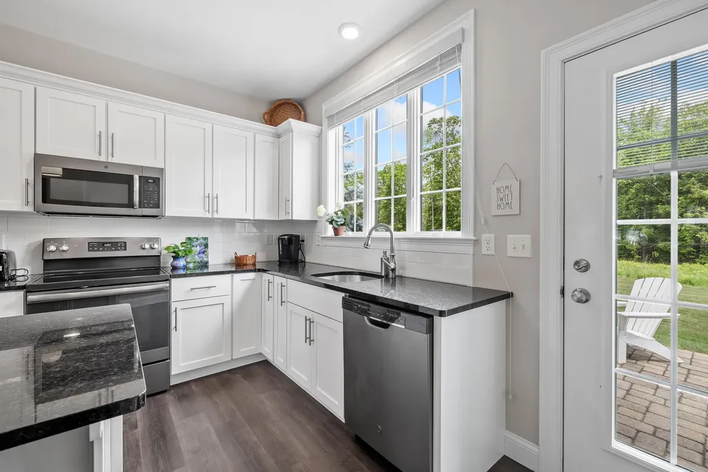 30 Pepperell Way Arundel ME 04046
