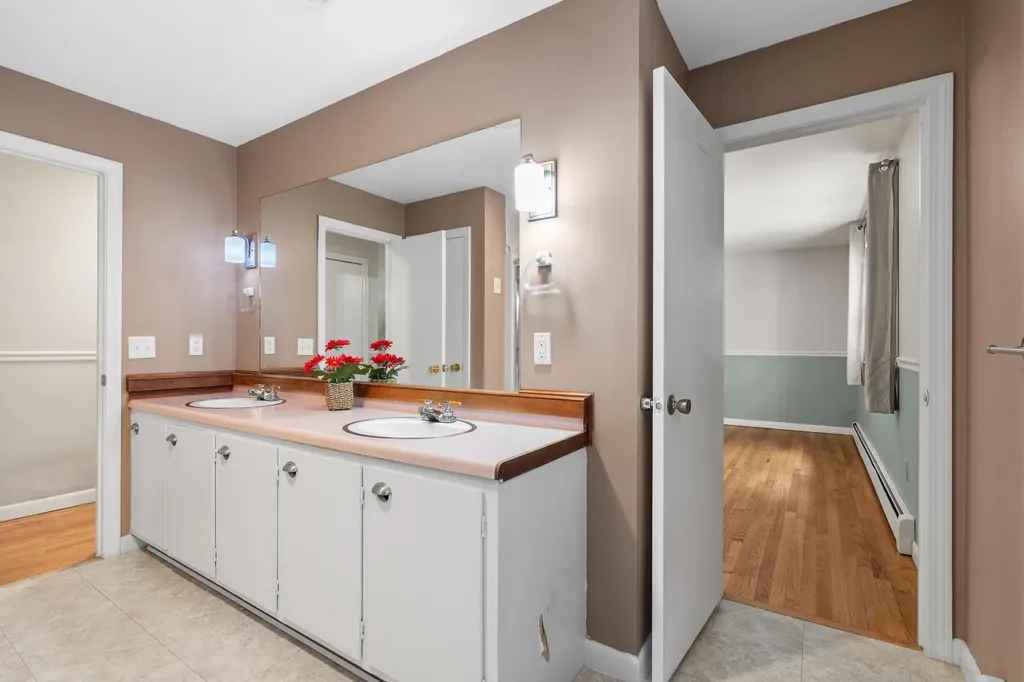 82 Hennessey Avenue Brunswick ME 04011