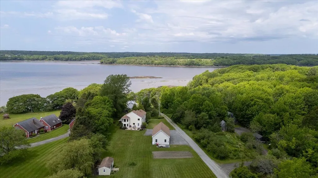 76 Donahue Drive South Thomaston ME 04858