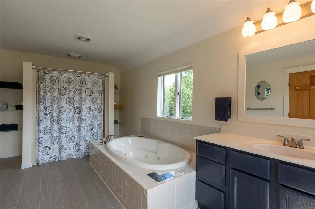 76 Donahue Drive South Thomaston ME 04858