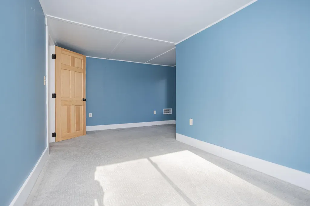 189 Middle Street Farmington ME 04938