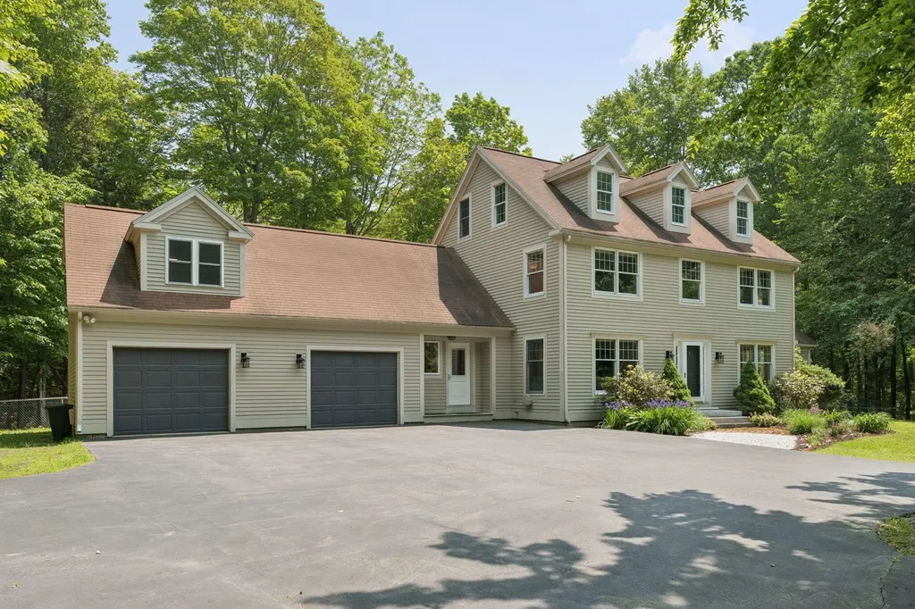 72 Lakeside Drive Falmouth ME 04105