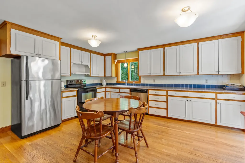 121 Woodville Road Falmouth ME 04105