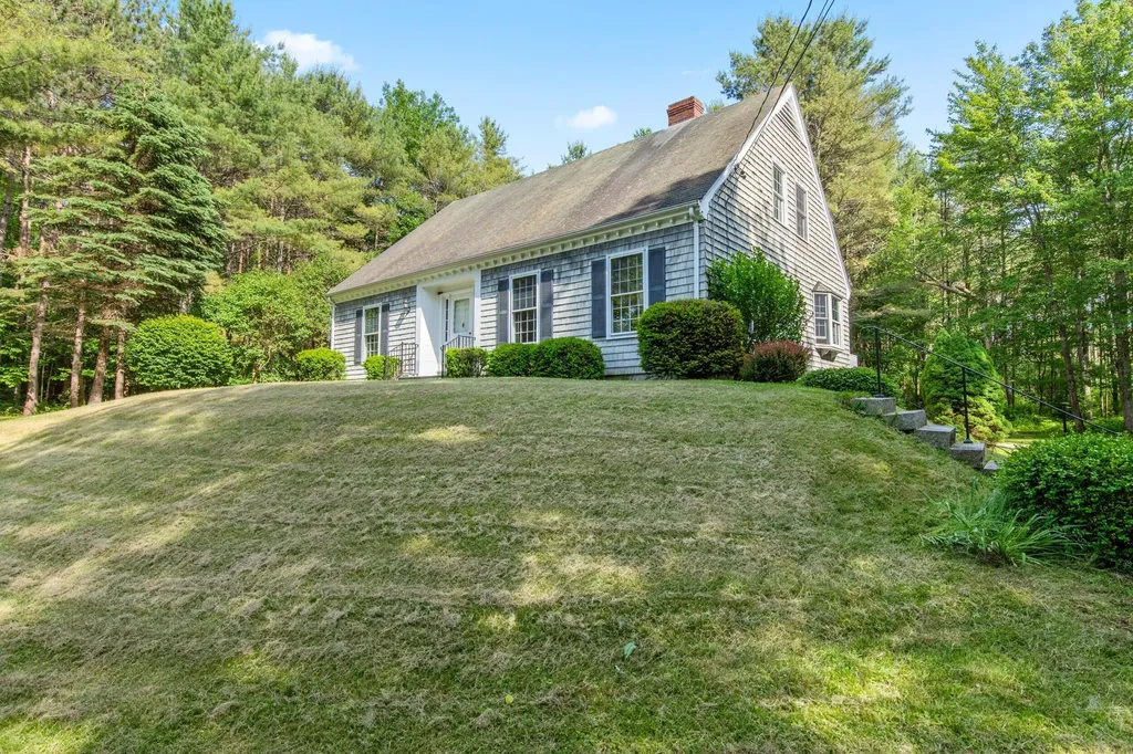 121 Woodville Road Falmouth ME 04105