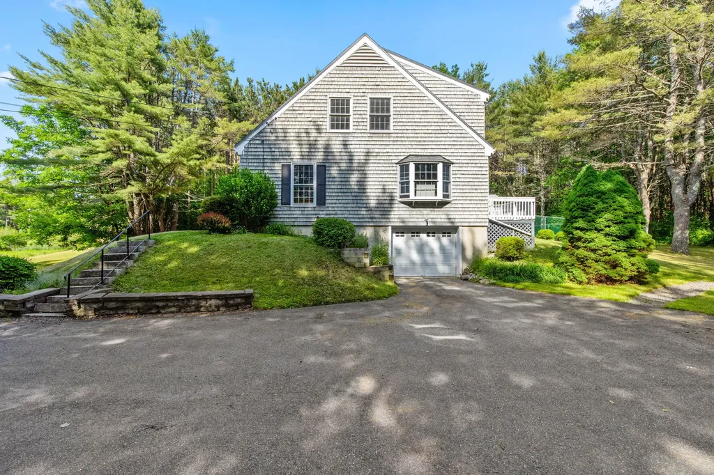 121 Woodville Road Falmouth ME 04105