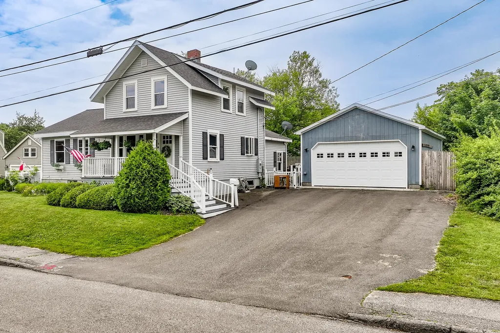 16 Lawn Avenue Rockland ME 04841