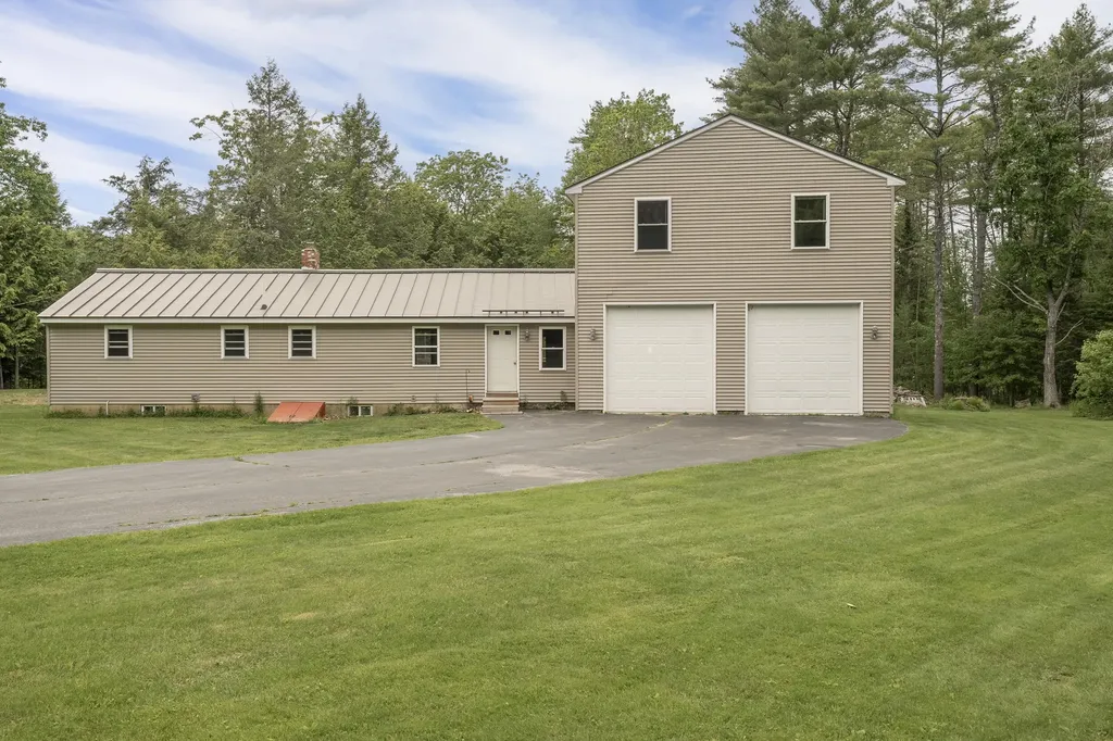 31 West Bay Bridge Road Topsham ME 04086