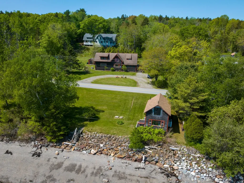 364 & 367 Main Road Islesboro ME 04848