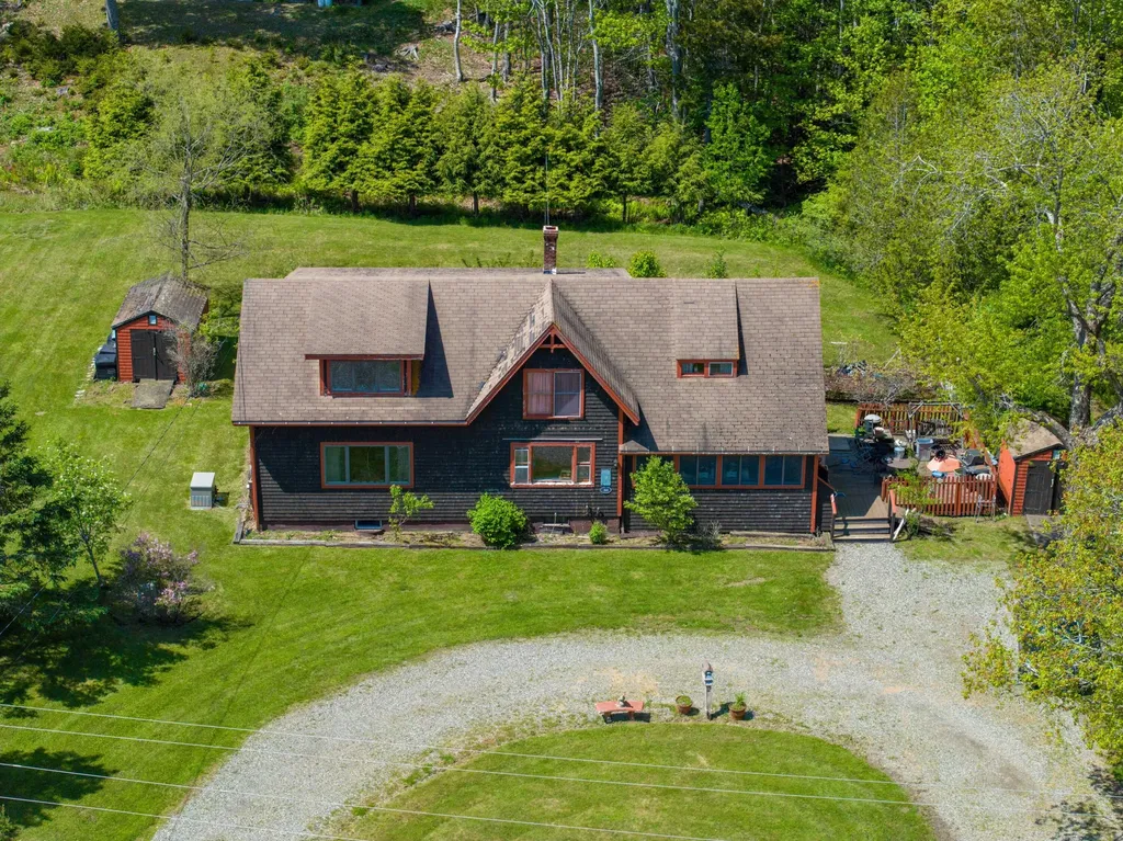 364 & 367 Main Road Islesboro ME 04848