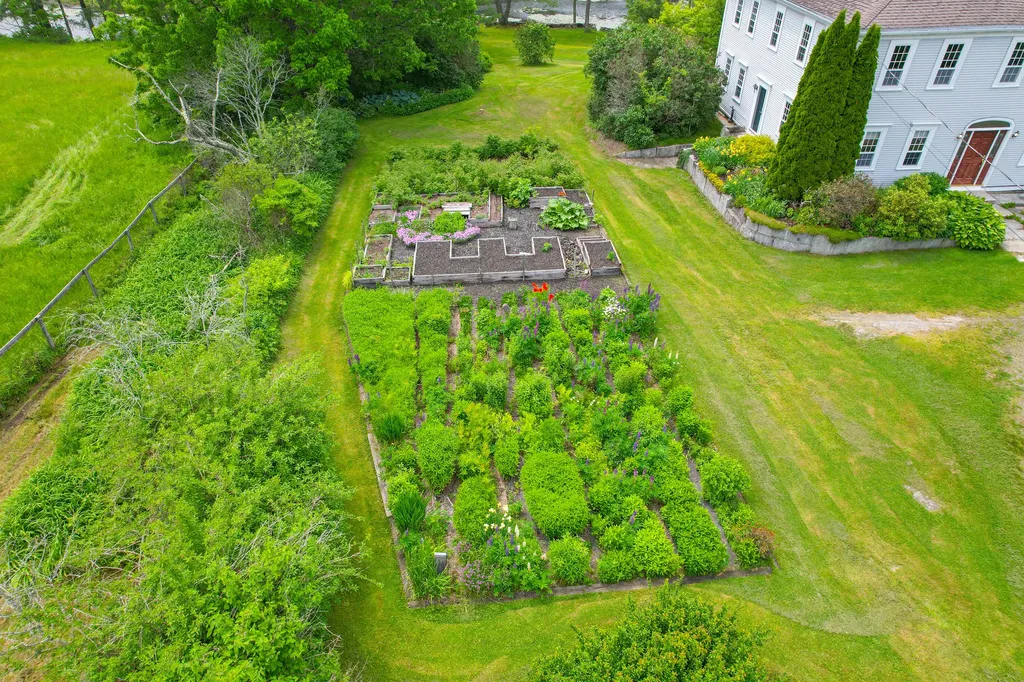 511 Main Road Phippsburg ME 04562