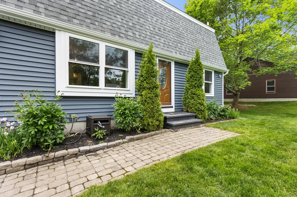13 Carriage Way Scarborough ME 04074