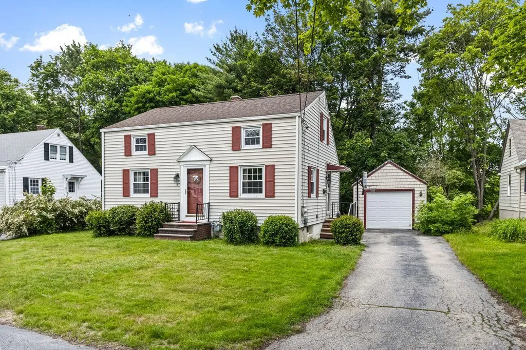 10 Colonial Court Portland ME 04102
