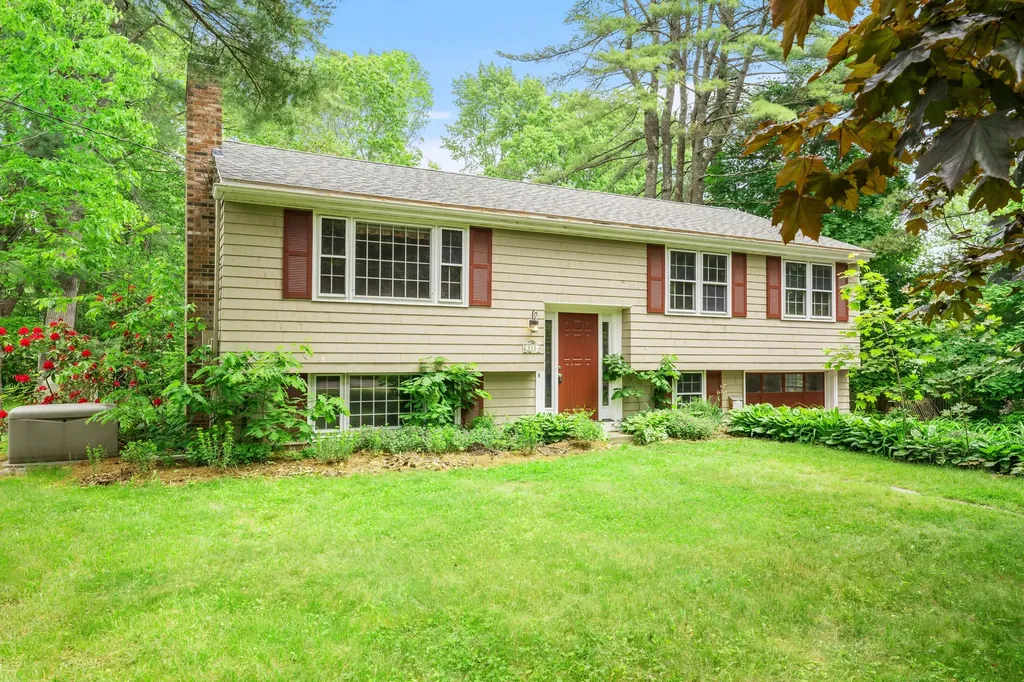 112 Bowdoin Street Yarmouth ME 04096