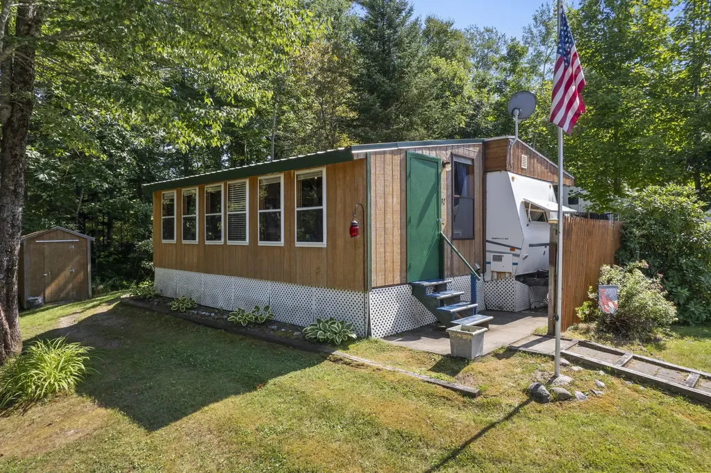 32 Fox Den Lane Warren ME 04864