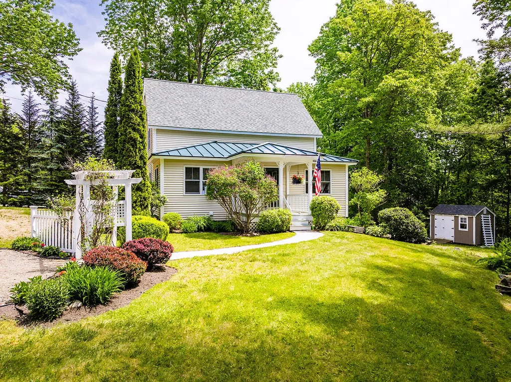 28 Summit Avenue Northport ME 04849