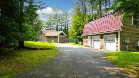11 South Mcsherry Lane Hartford ME 04220
