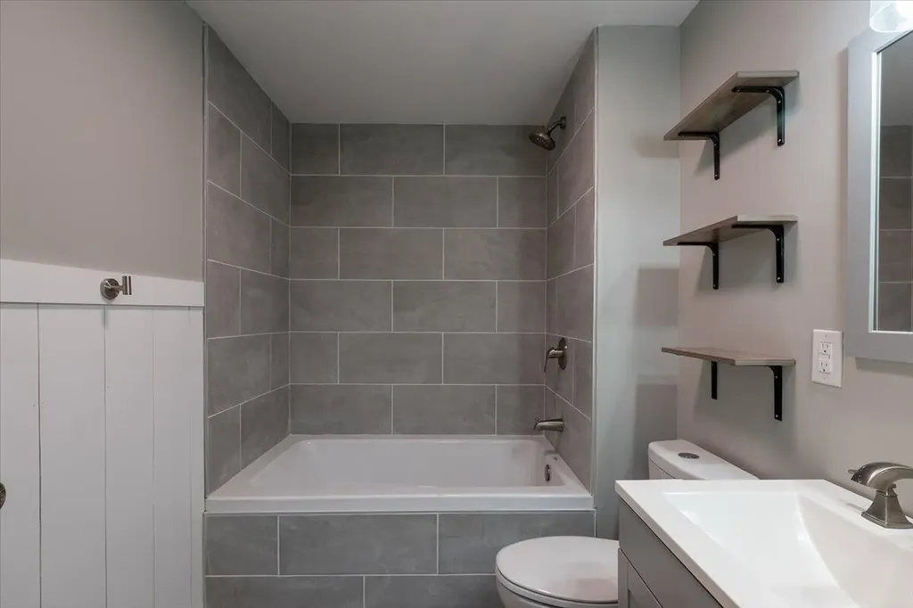 13 Liberty Road Washington ME 04574