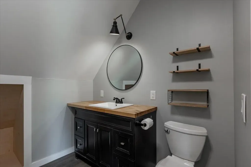 13 Liberty Road Washington ME 04574
