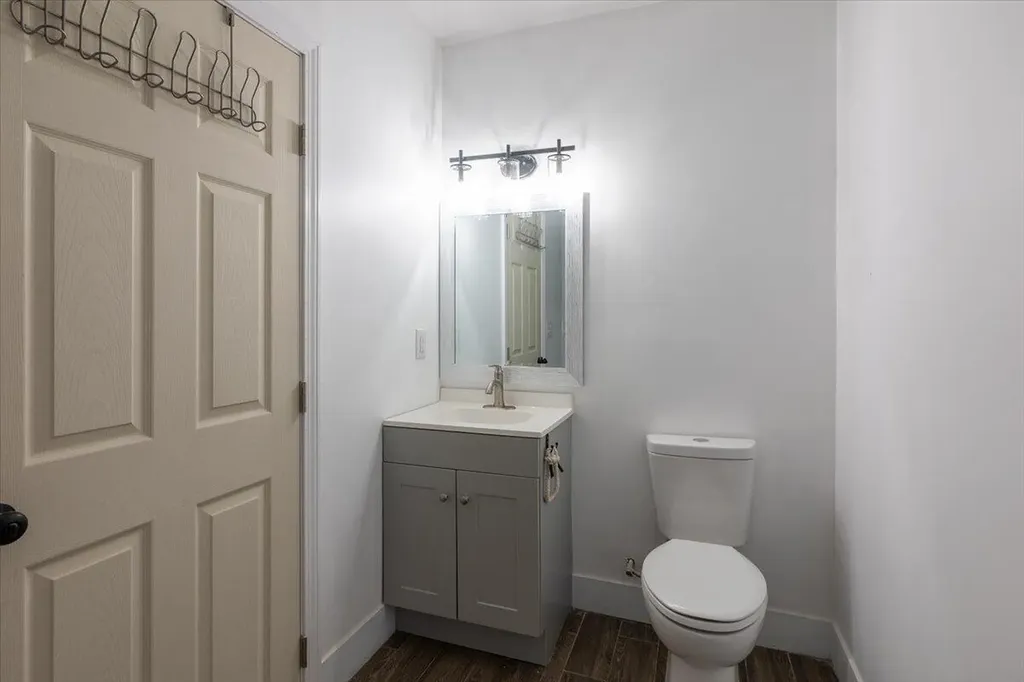 13 Liberty Road Washington ME 04574
