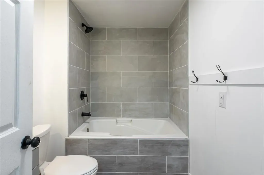13 Liberty Road Washington ME 04574