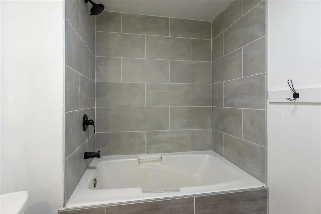 13 Liberty Road Washington ME 04574