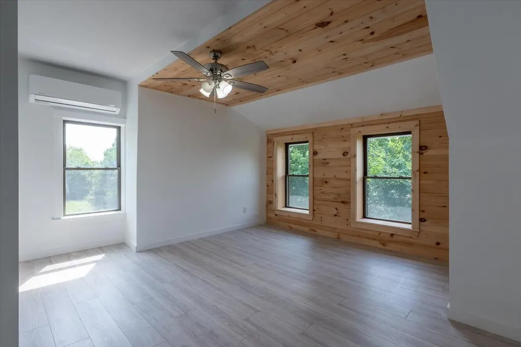 13 Liberty Road Washington ME 04574