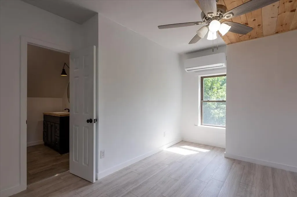 13 Liberty Road Washington ME 04574