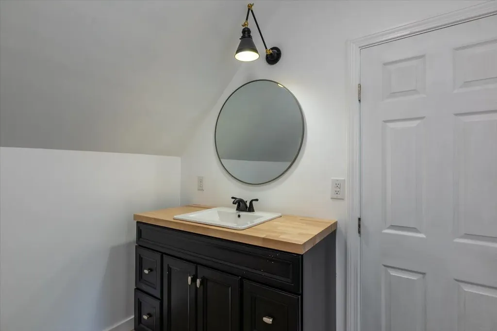 13 Liberty Road Washington ME 04574