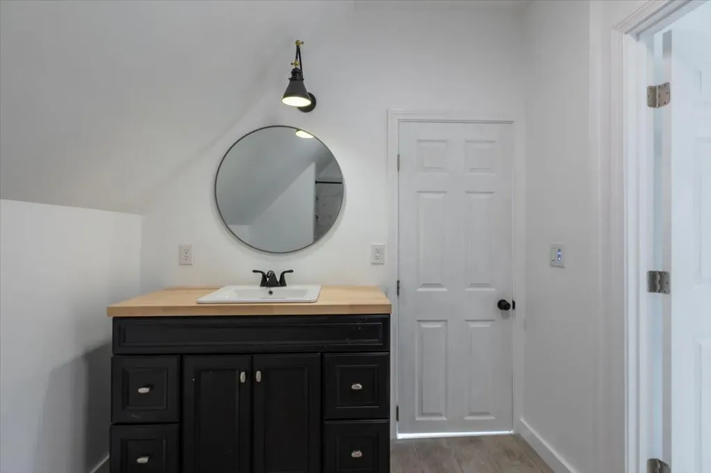 13 Liberty Road Washington ME 04574