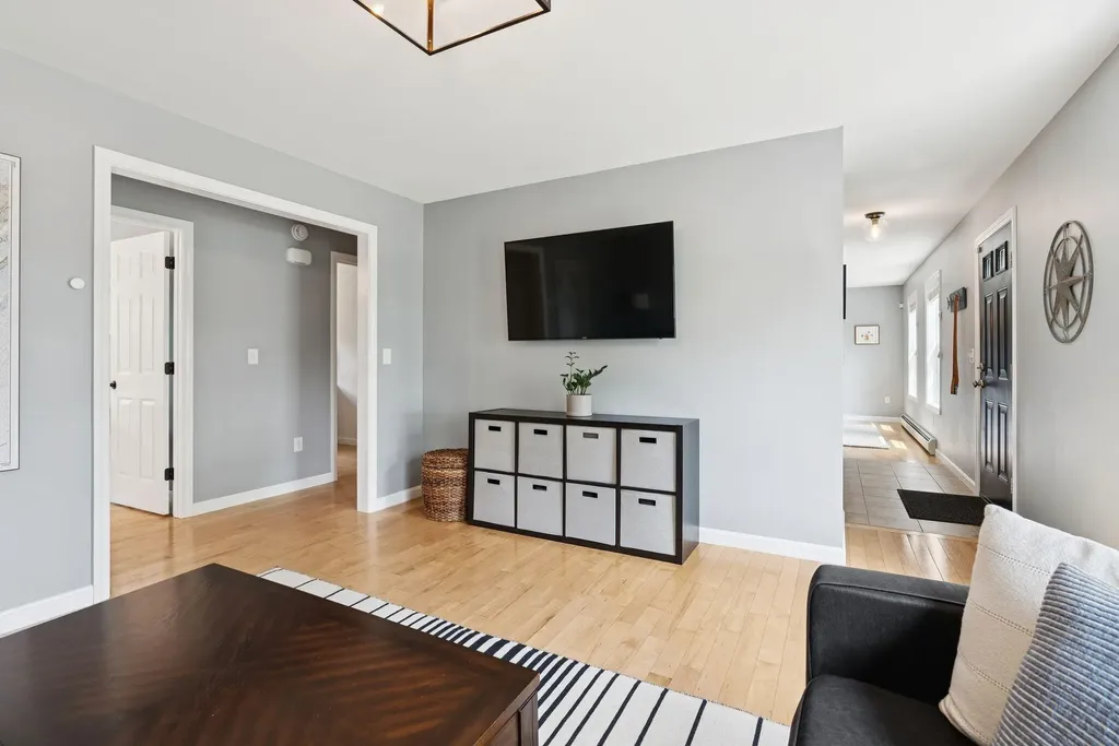 14 Jordan Circle Gray ME 04039