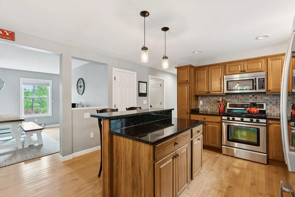 14 Jordan Circle Gray ME 04039