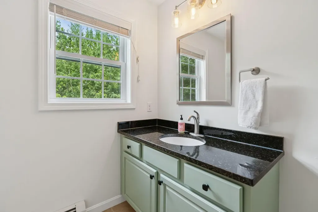 14 Jordan Circle Gray ME 04039