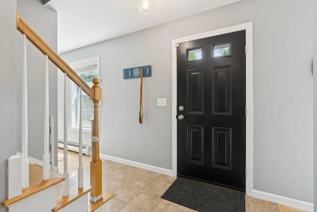 14 Jordan Circle Gray ME 04039