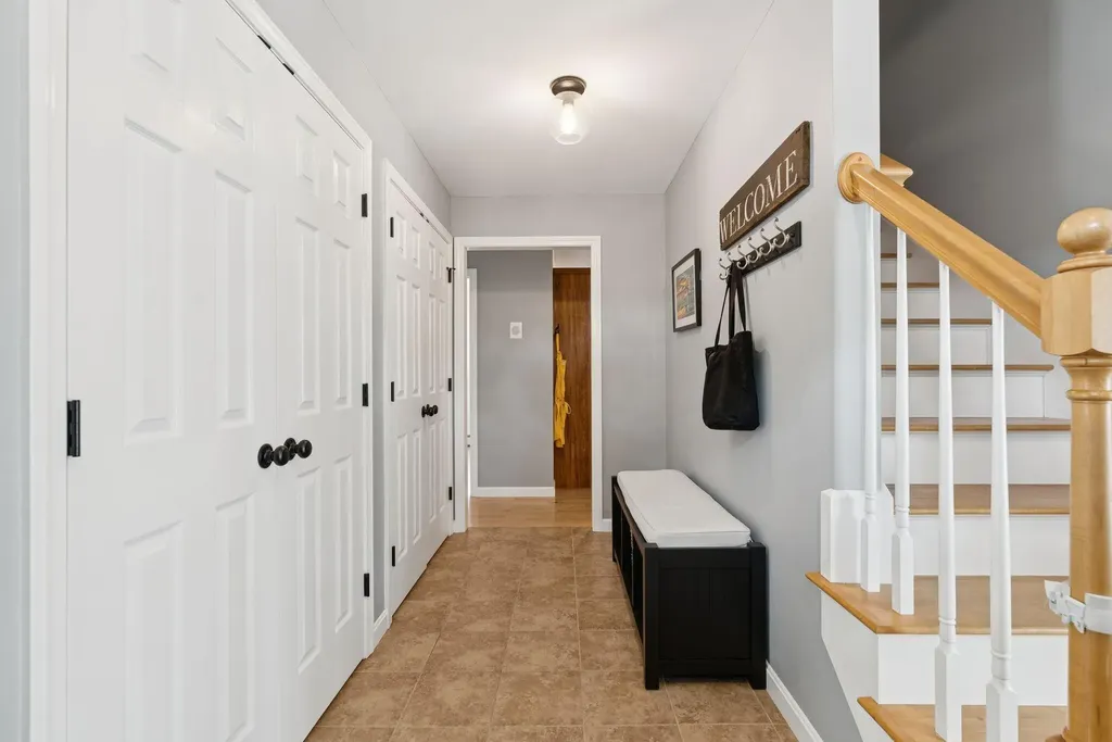 14 Jordan Circle Gray ME 04039