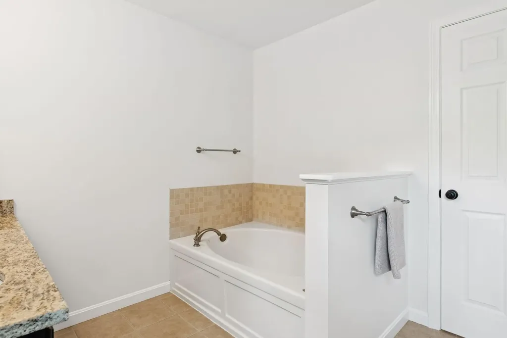 14 Jordan Circle Gray ME 04039