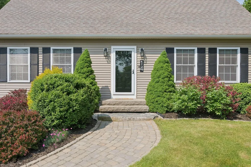 14 Jordan Circle Gray ME 04039