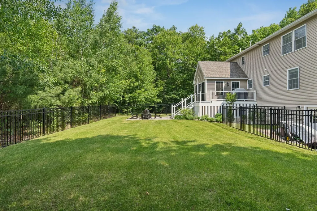 14 Jordan Circle Gray ME 04039