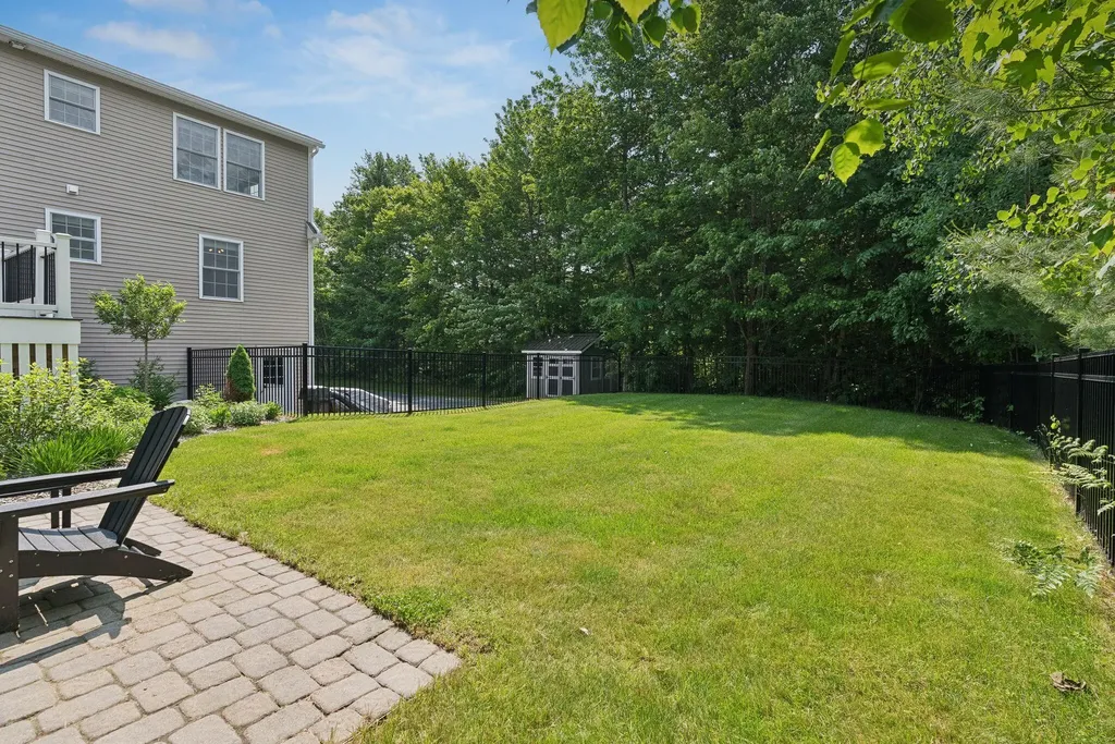 14 Jordan Circle Gray ME 04039
