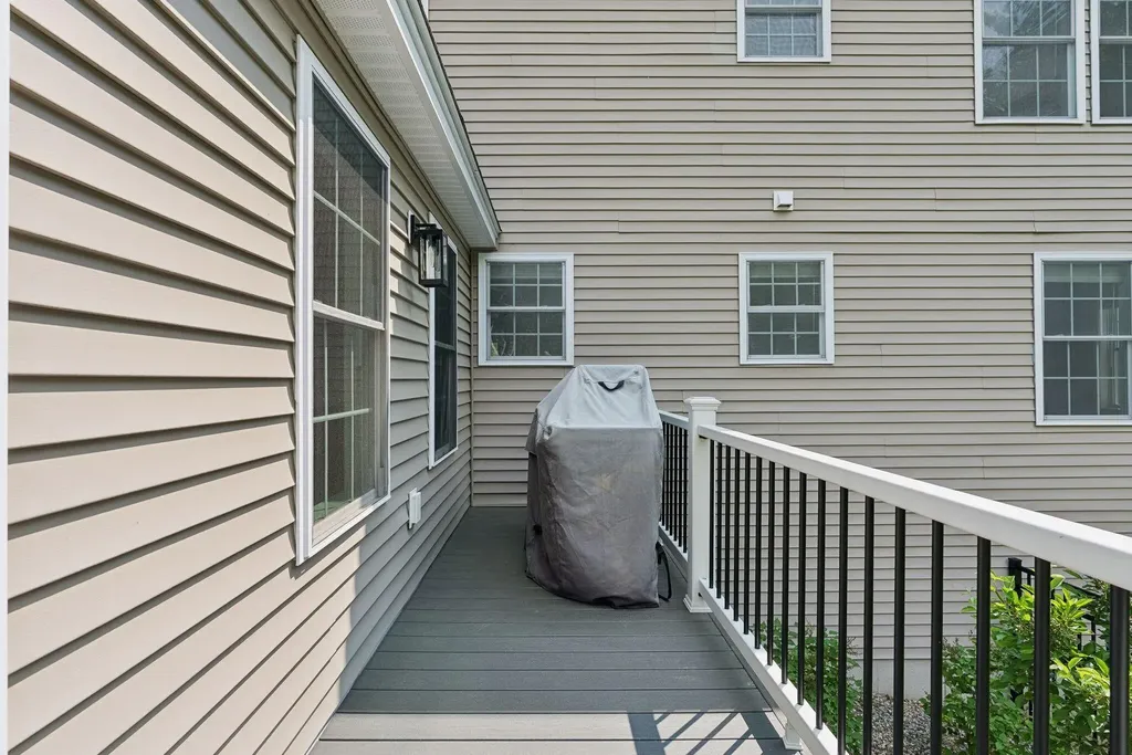 14 Jordan Circle Gray ME 04039