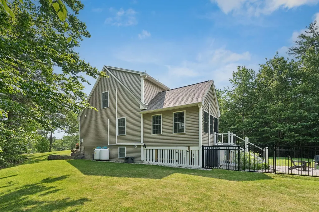 14 Jordan Circle Gray ME 04039