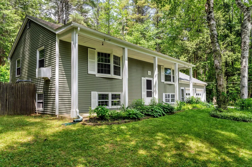 62 Country Club Road Manchester ME 04351