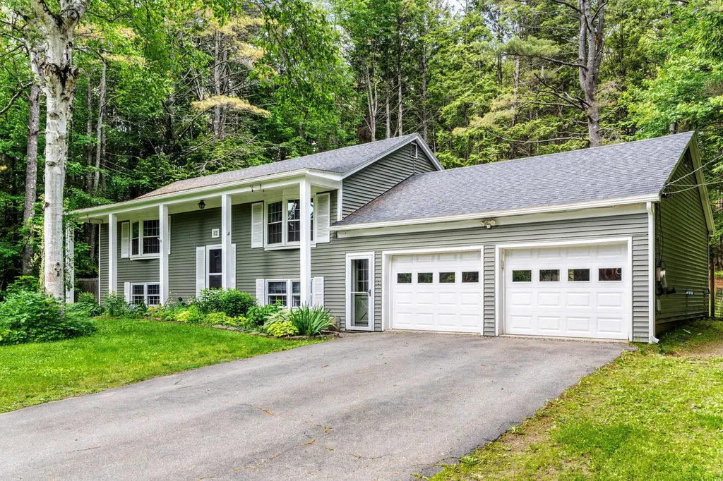 62 Country Club Road Manchester ME 04351