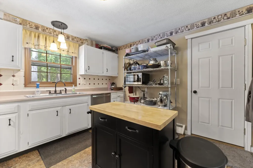 62 Country Club Road Manchester ME 04351