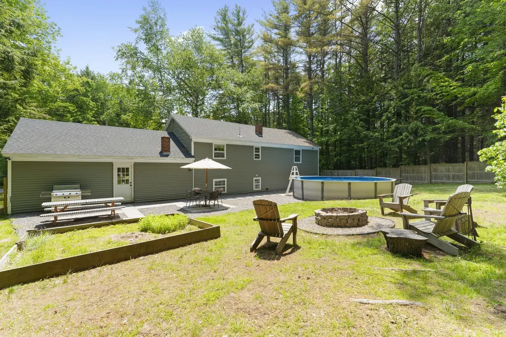 62 Country Club Road Manchester ME 04351