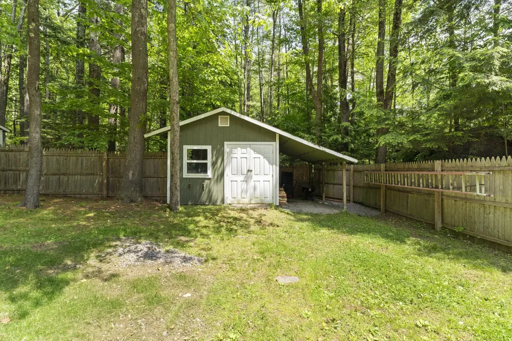 62 Country Club Road Manchester ME 04351