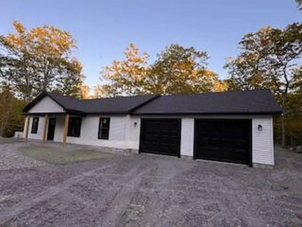 179 Dunton Road Naples ME 04055